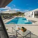 Gorgeous In With Private Swimming Pool, Be Inside Or Outside