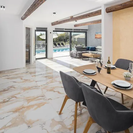 Gorgeous In Holiday home